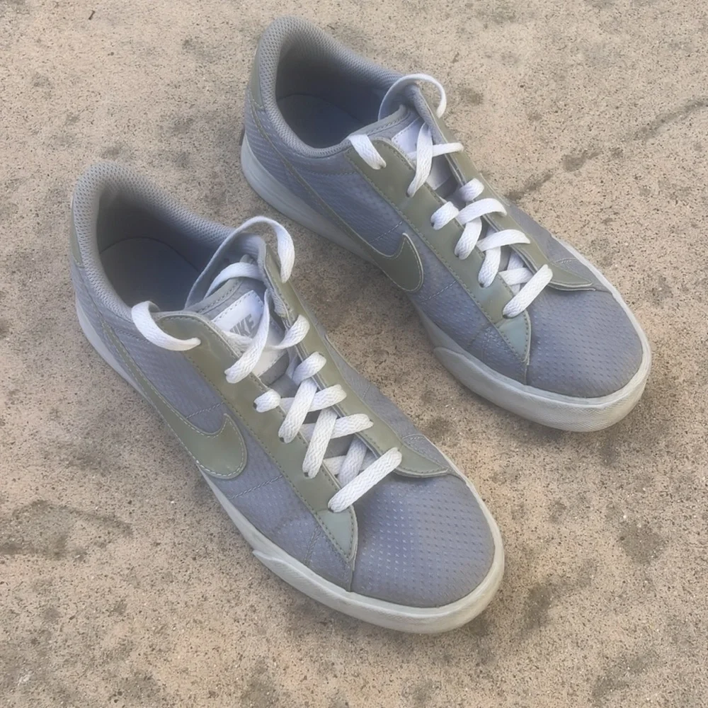 Nike Classic Women's Wolf Grey Sneakers Size 9